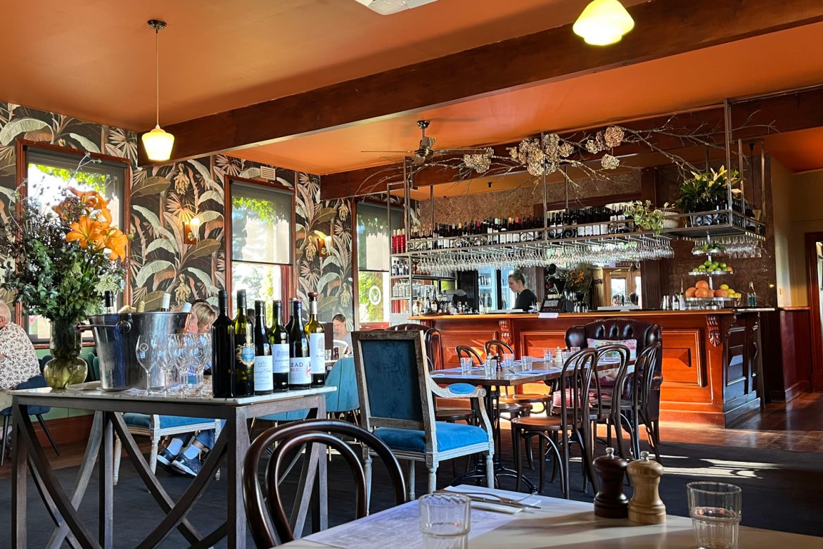 Farmers-Arms-dining room