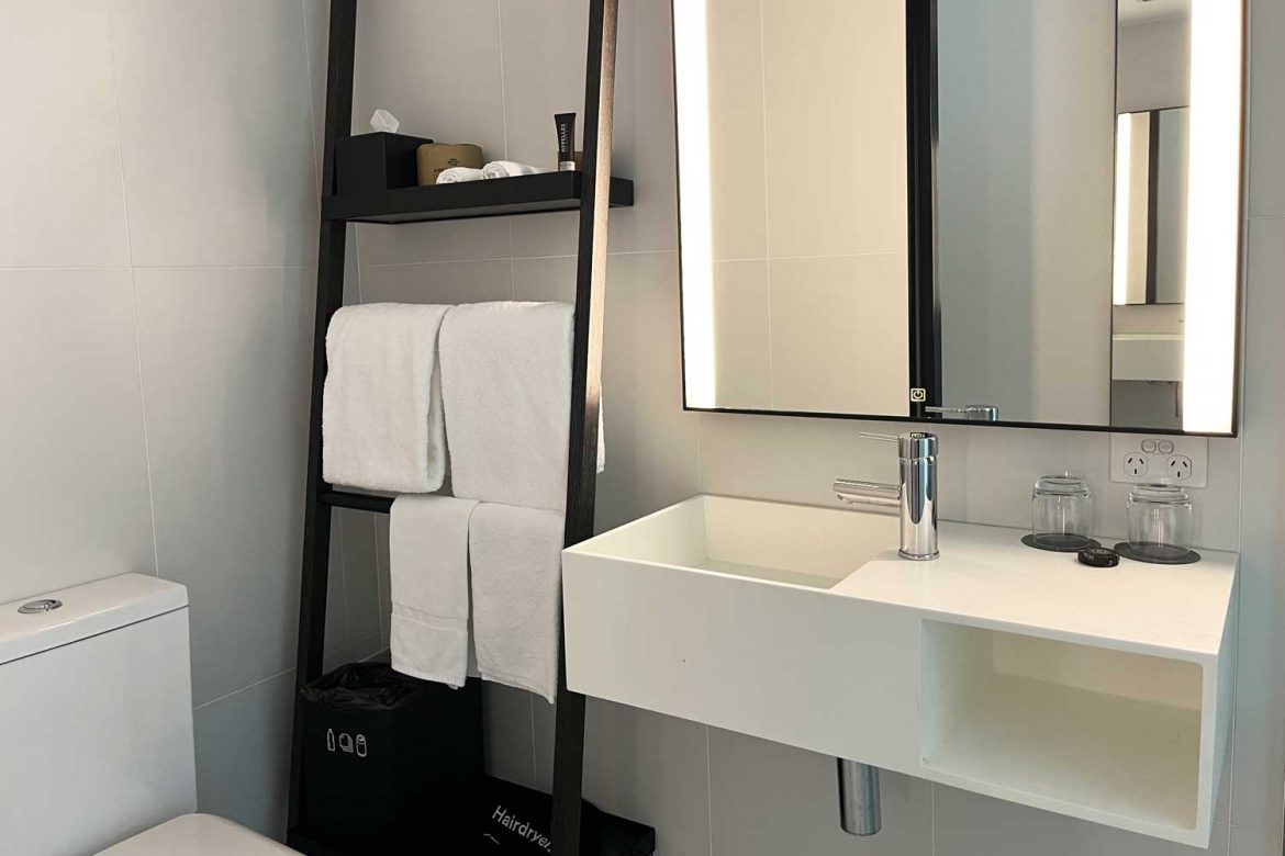 Hotel-bathroom
