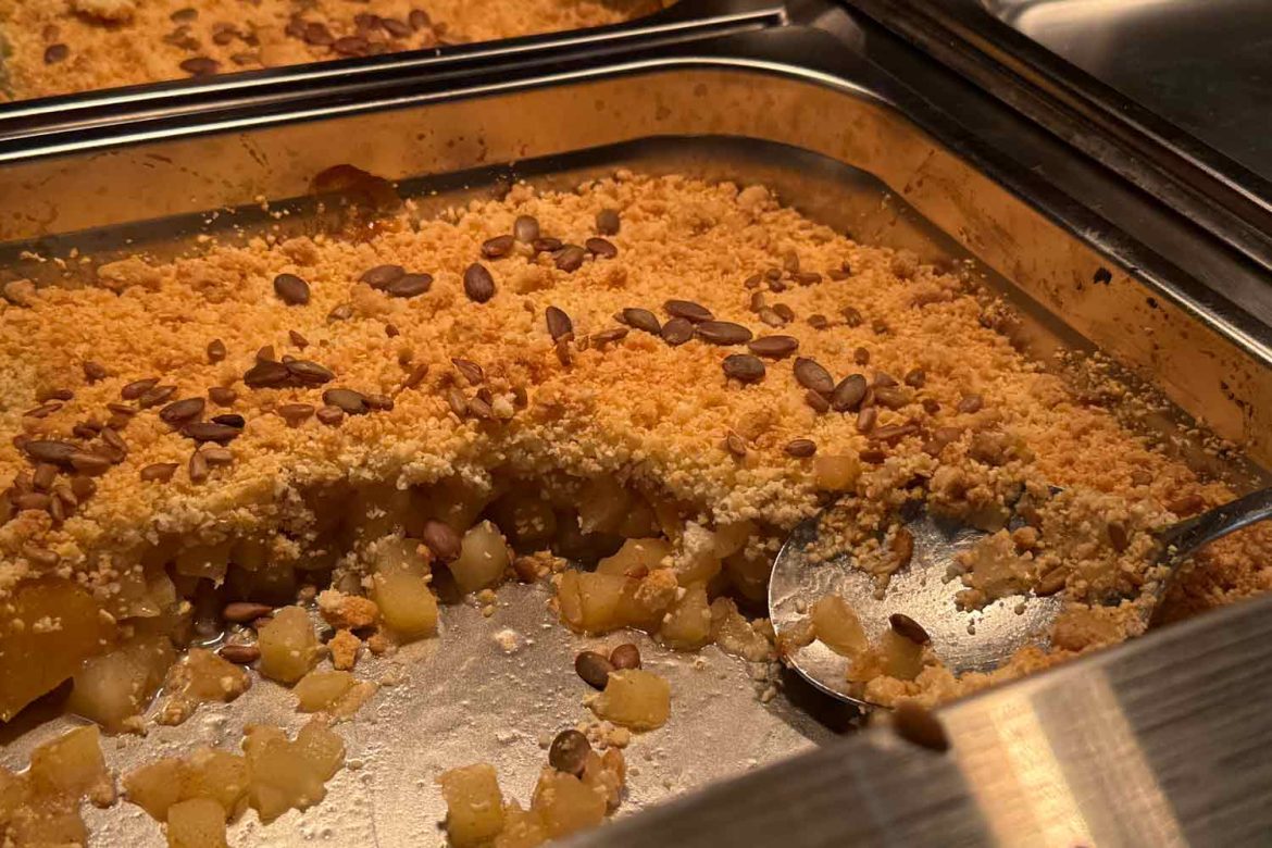 Apple-and-mango-crumble