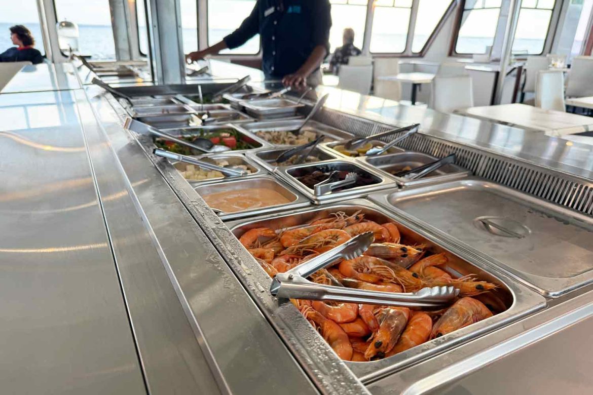 Darwin-cruise-buffet