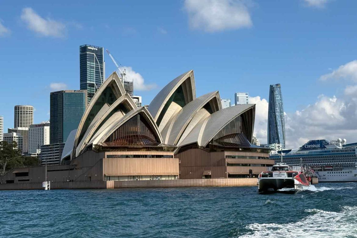 Opera-House and harbour